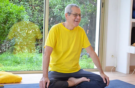 Alexandre Alcaraz est enseignant de la pratique du Yoga à Nice